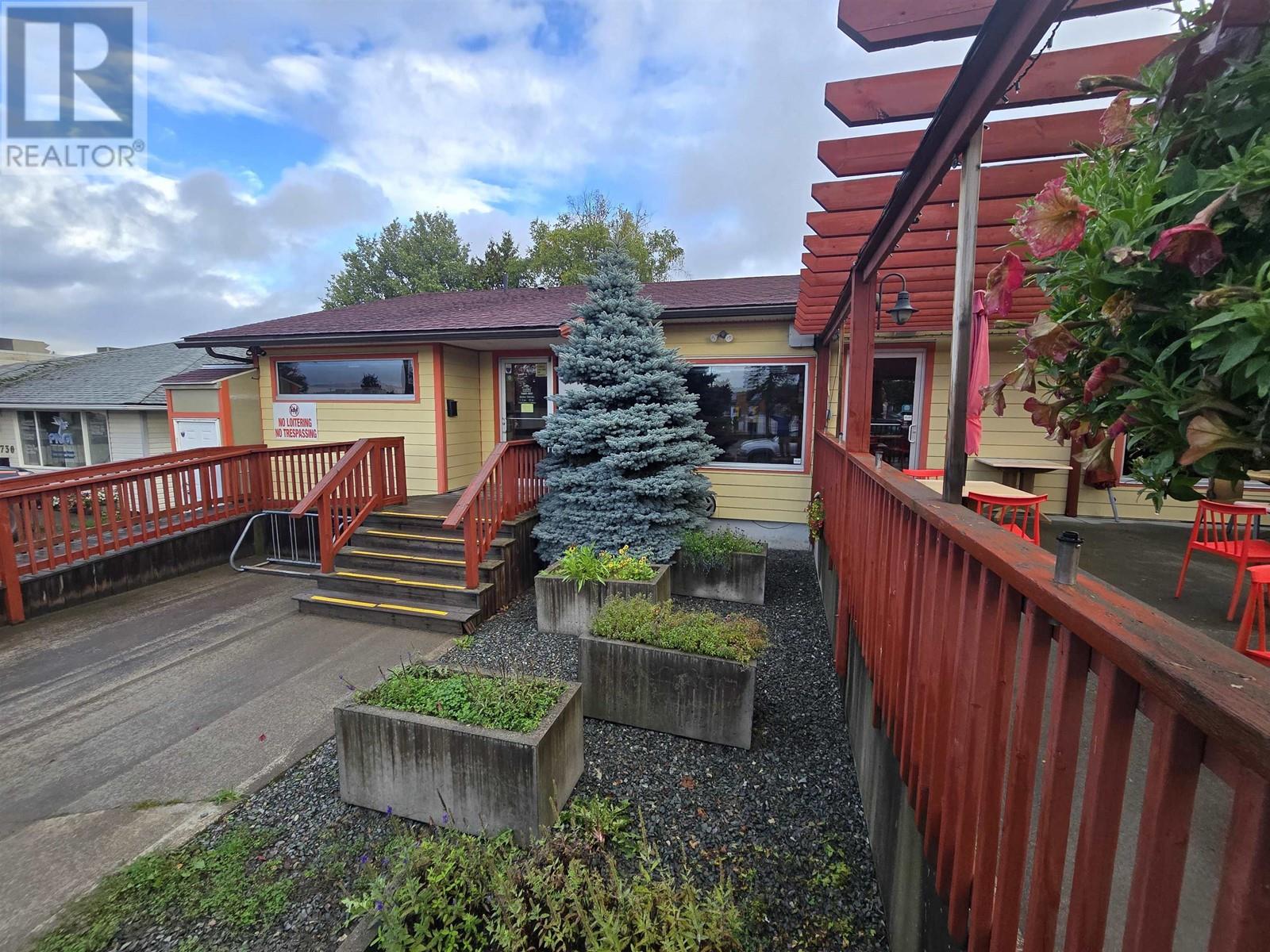 4728 LAZELLE Avenue, Terrace