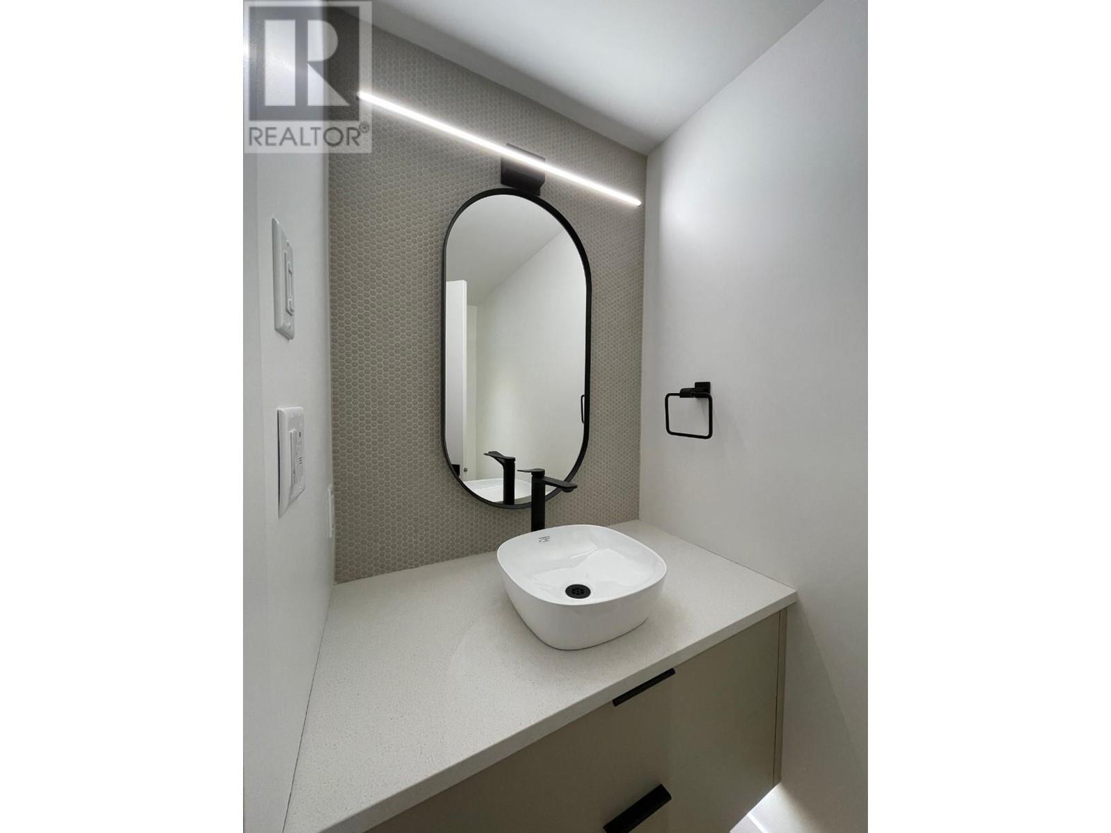 Photo 36 of 266 Baker Street Unit 17, Nelson BC