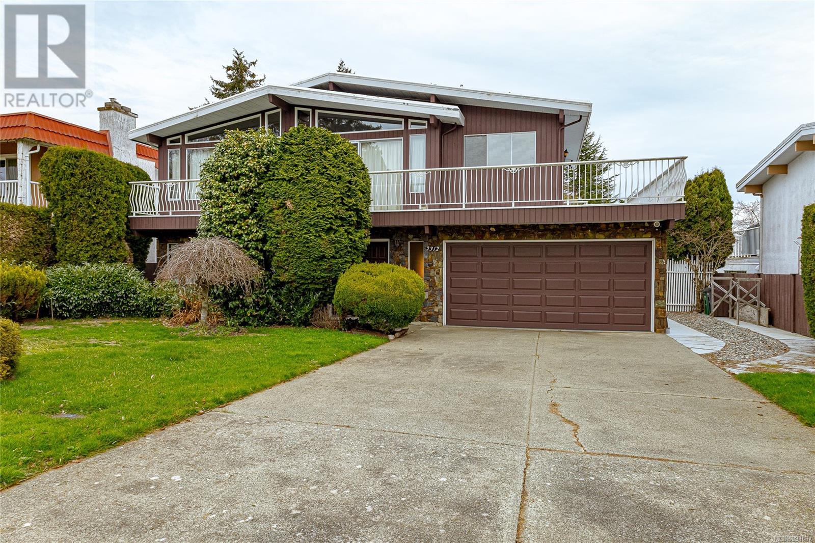  2312 Foxington Place, Saanich