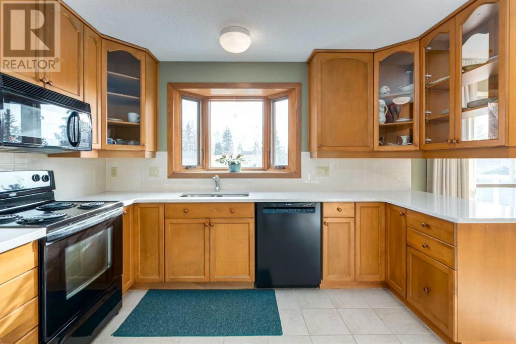 Single Family House Bi-level for Sale in  Silver Brook Drive NW Silver Springs Calgary 