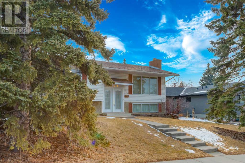 Single Family House Bi-level for Sale in  Silver Brook Drive NW Silver Springs Calgary 