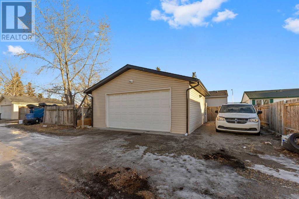 Single Family House Bi-level for Sale in  Fallswater Road NE Falconridge Calgary 