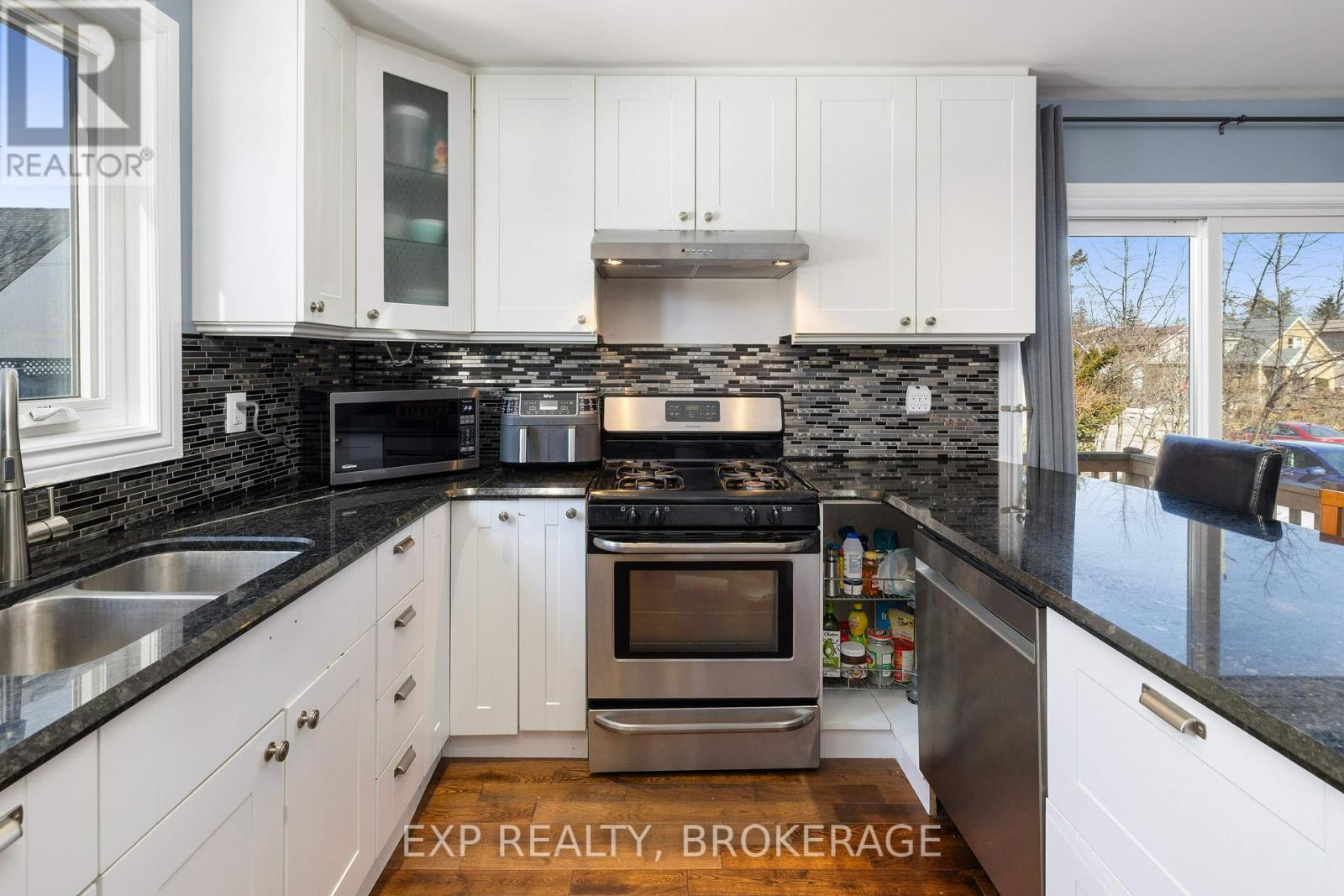 Photo 39 of 118 Napier Street, Kingston ON