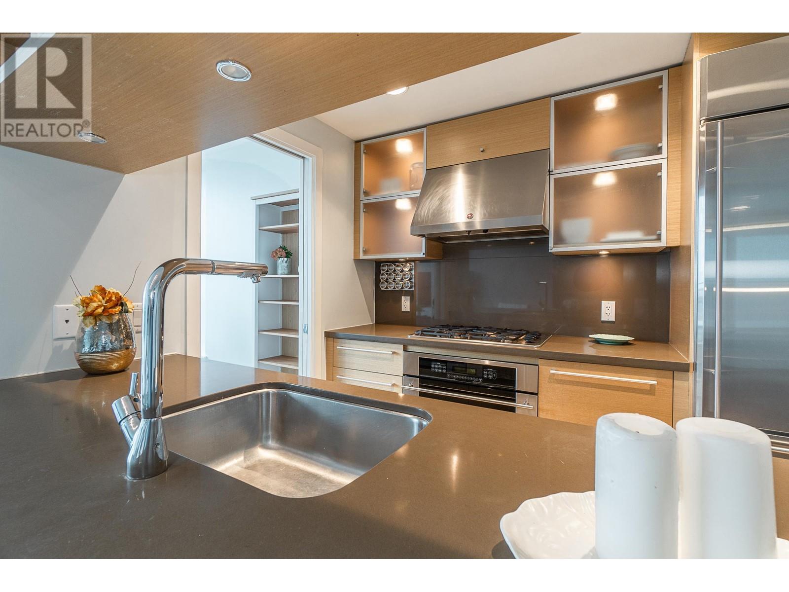 3505 833 SEYMOUR STREET, Vancouver