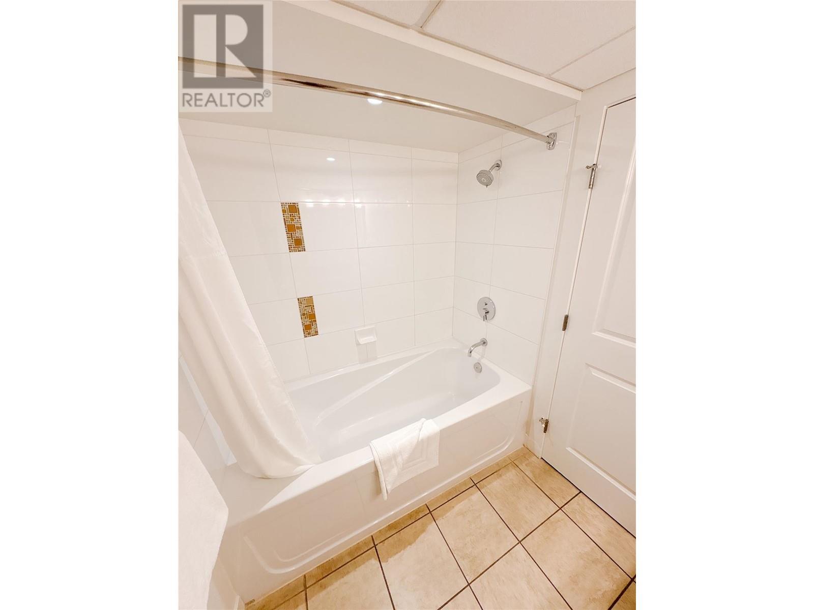 238 4200 LAKESHORE Drive, Osoyoos