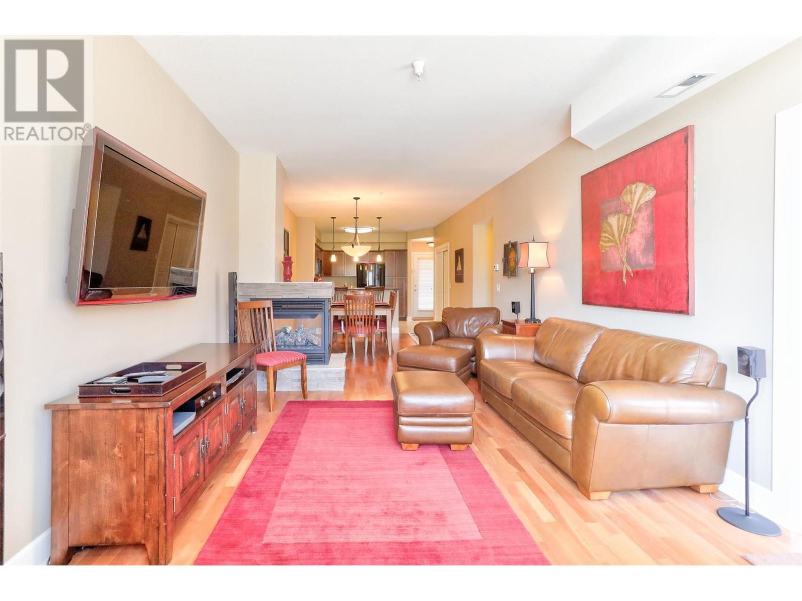 221 3996 Beach Avenue, Peachland