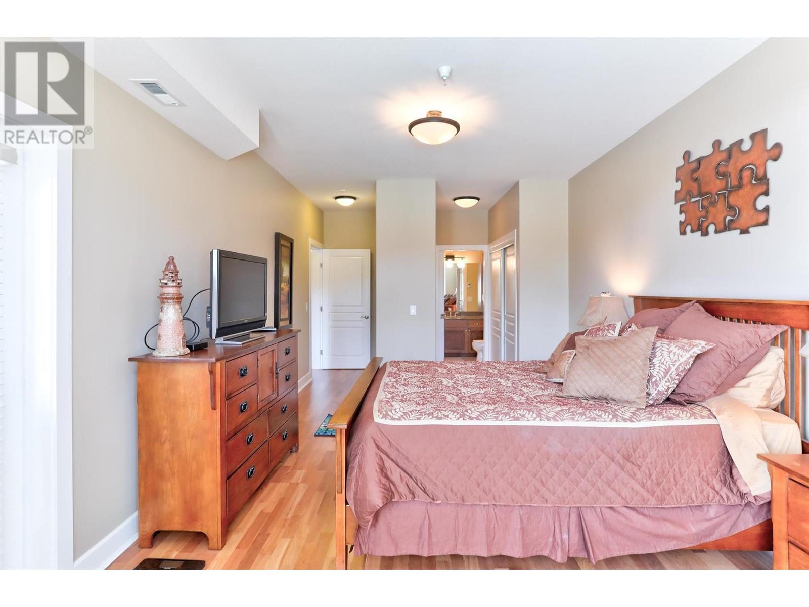 221 3996 Beach Avenue, Peachland