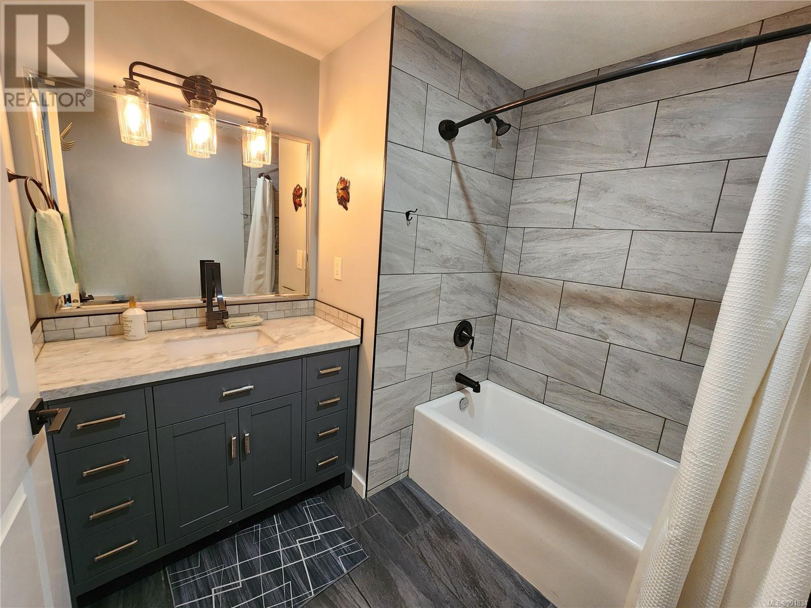 695 Evergreen Rd, Campbell River