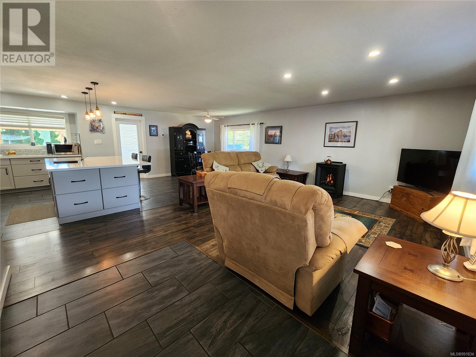 695 Evergreen Rd, Campbell River