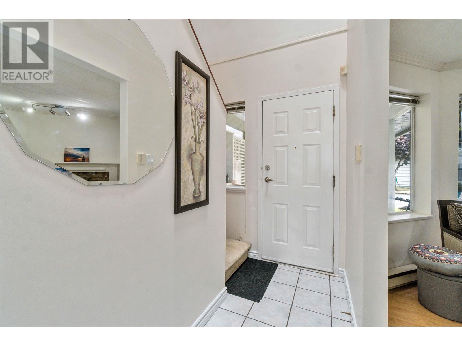 #4-7131 GARDEN CITY Road, Richmond