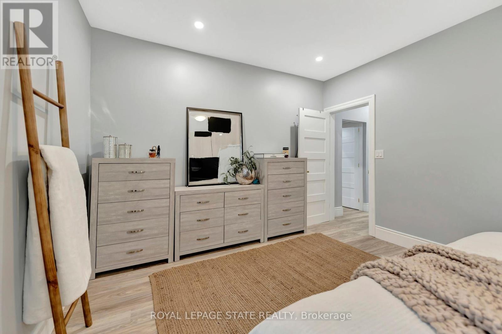 Single Family House for Sale in  COCHRANE ROAD Hamilton (Rosedale) 