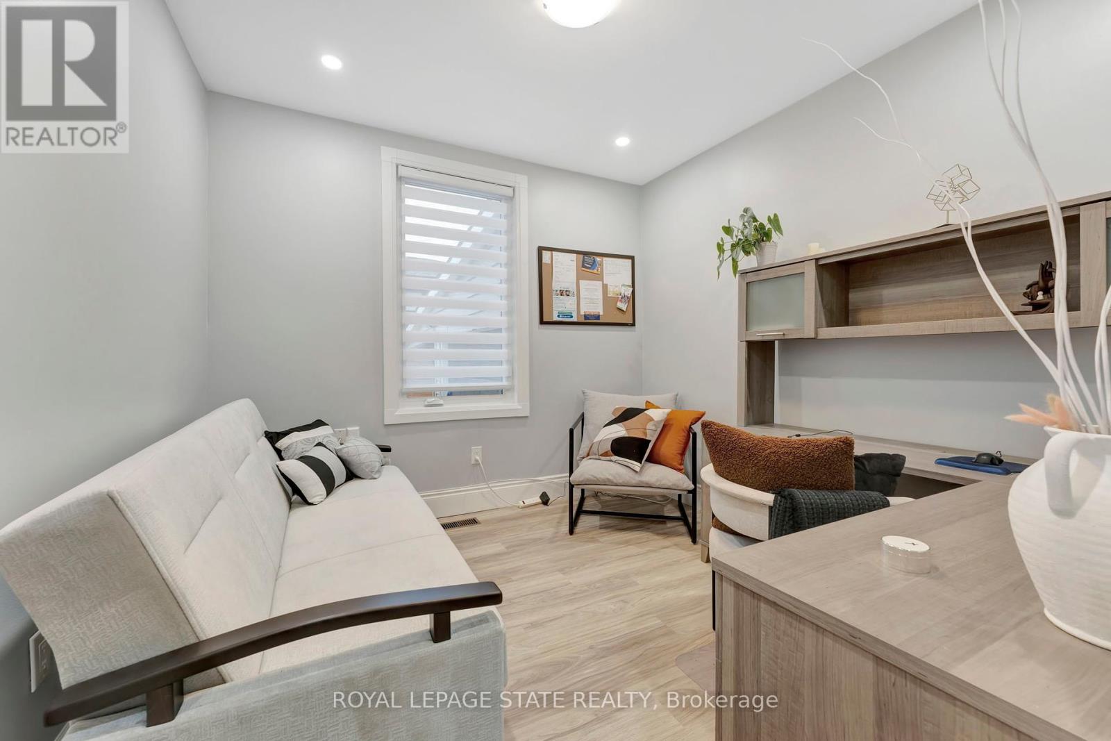Single Family House for Sale in  COCHRANE ROAD Hamilton (Rosedale) 