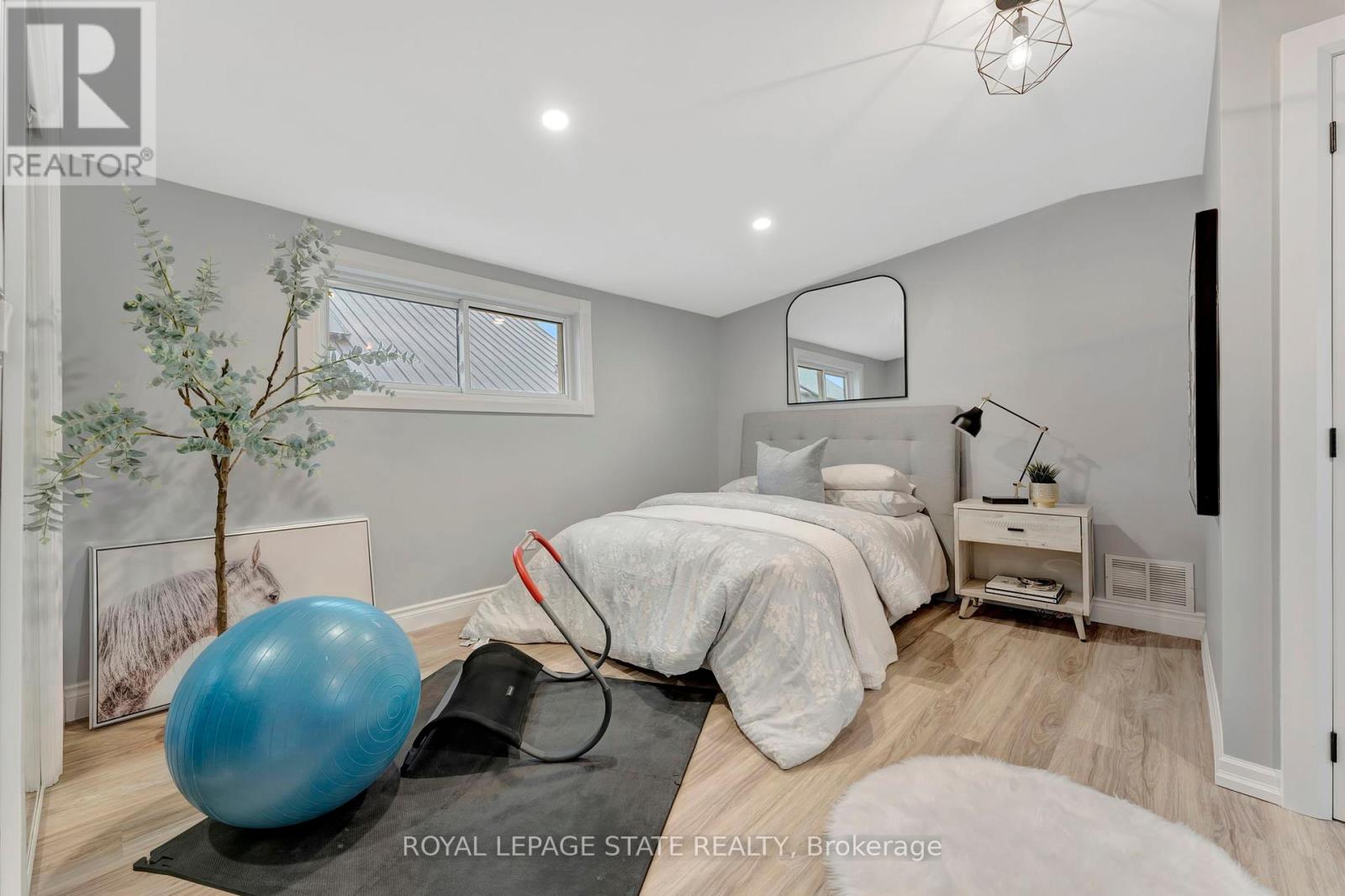 Single Family House for Sale in  COCHRANE ROAD Hamilton (Rosedale) 