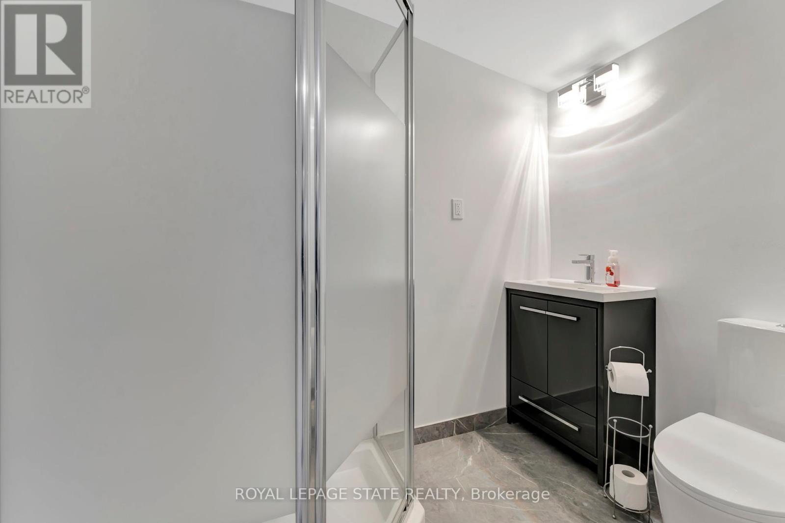 Single Family House for Sale in  COCHRANE ROAD Hamilton (Rosedale) 