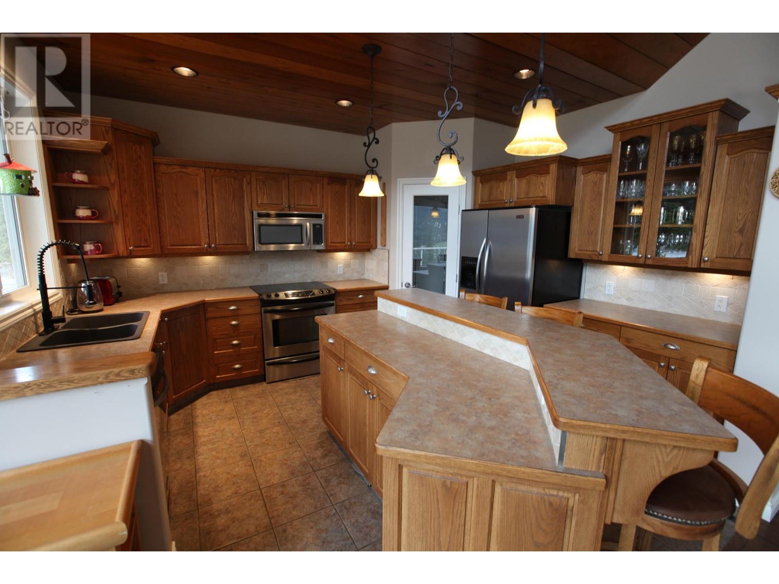 6817 GRANDVIEW Drive, Nelson