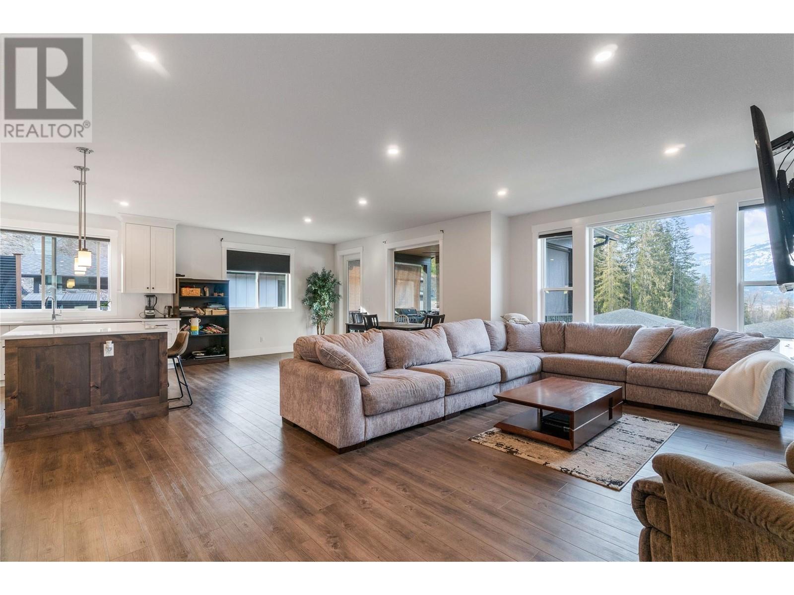 61 15 Avenue Southeast, Salmon Arm