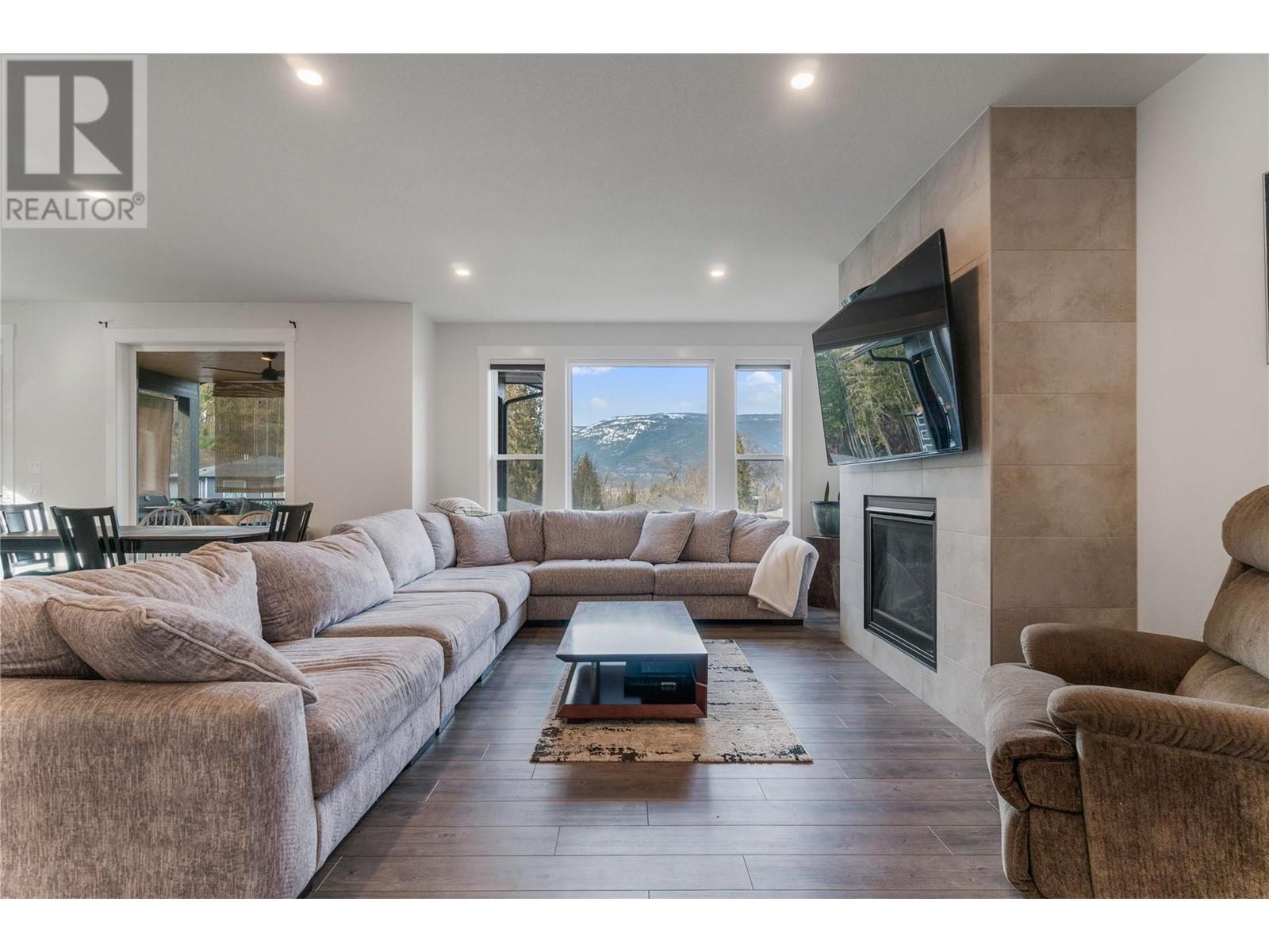  61 15 Avenue Southeast, Salmon Arm