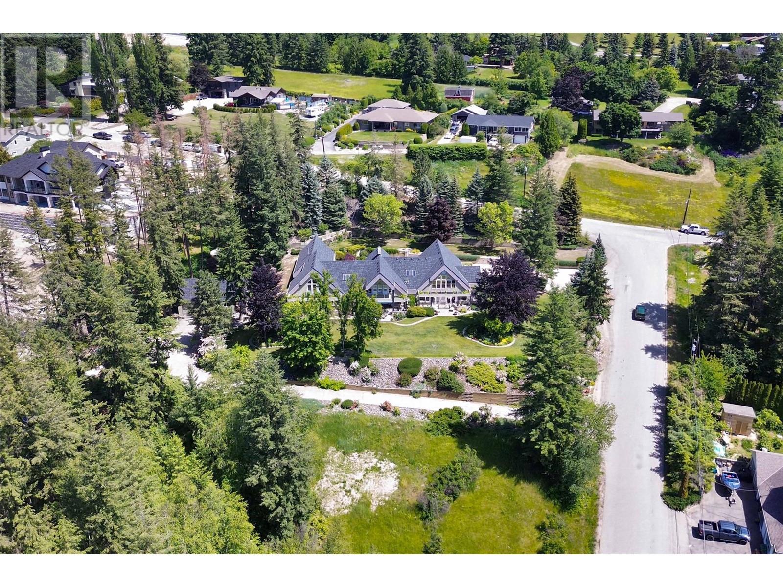  2391 26 Avenue Northeast, Salmon Arm