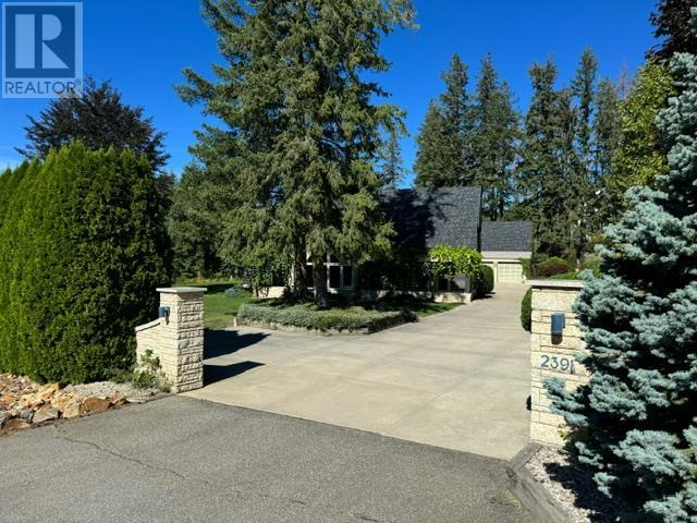 Photo 4 of 2391 26 Avenue Ne, Salmon Arm BC