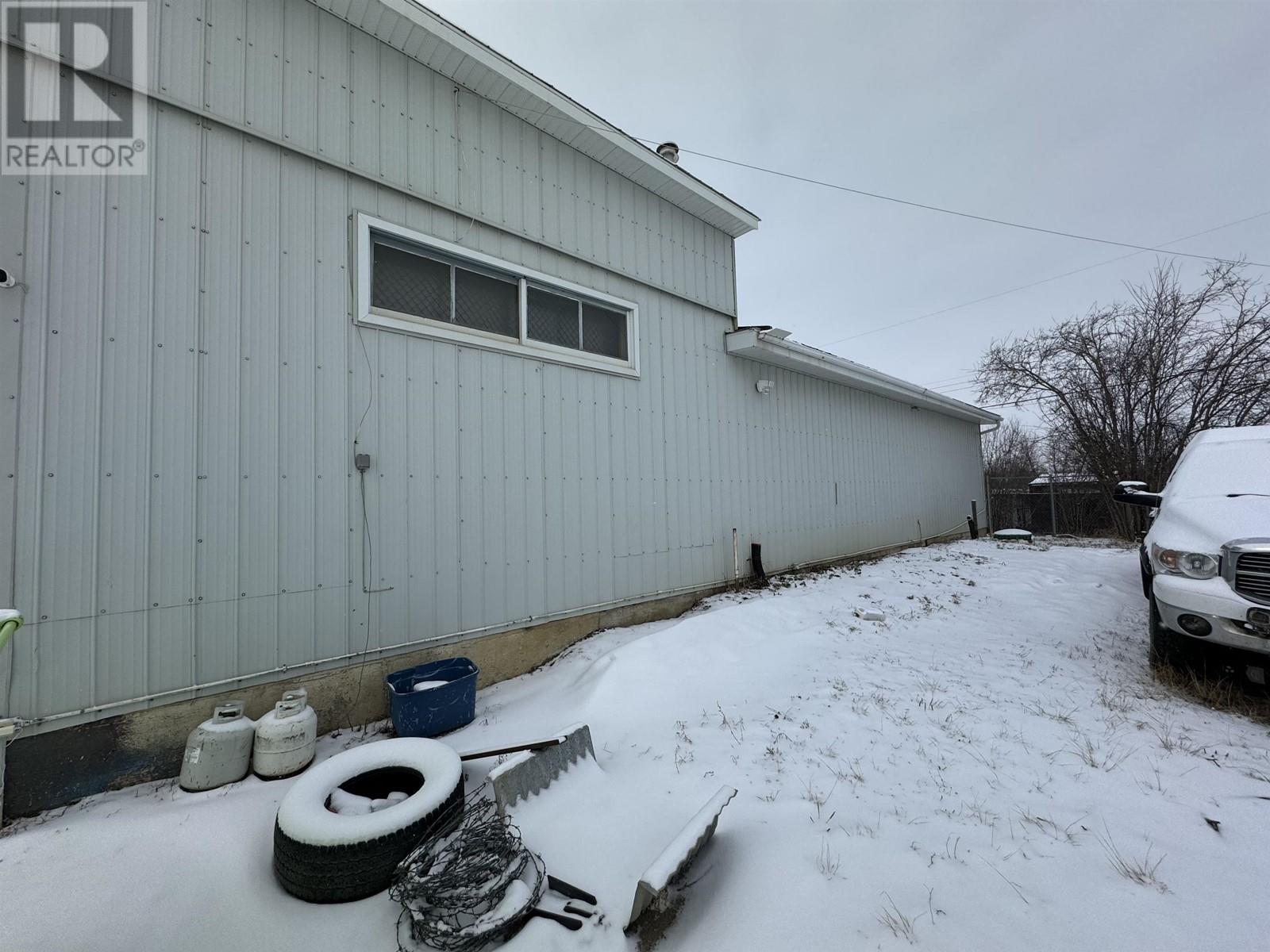 Photo 3 of 8208 100 Avenue, Fort St John BC