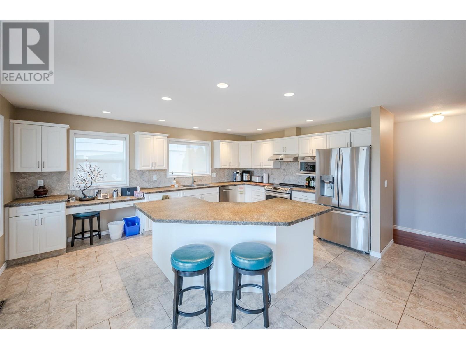  11702 GOLF COURSE Drive, Osoyoos