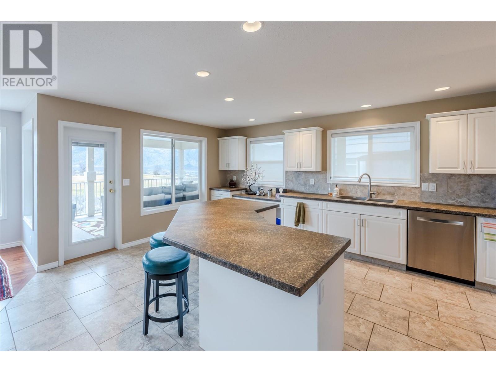  11702 GOLF COURSE Drive, Osoyoos