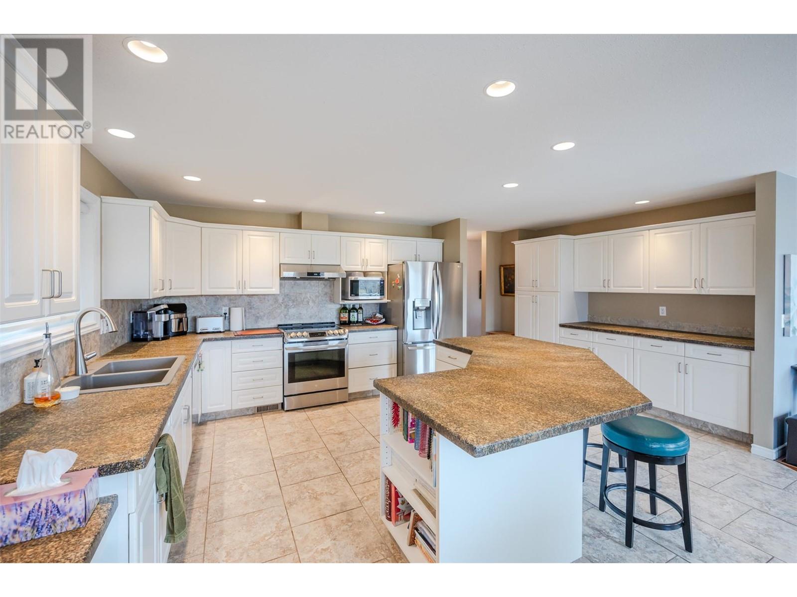  11702 GOLF COURSE Drive, Osoyoos