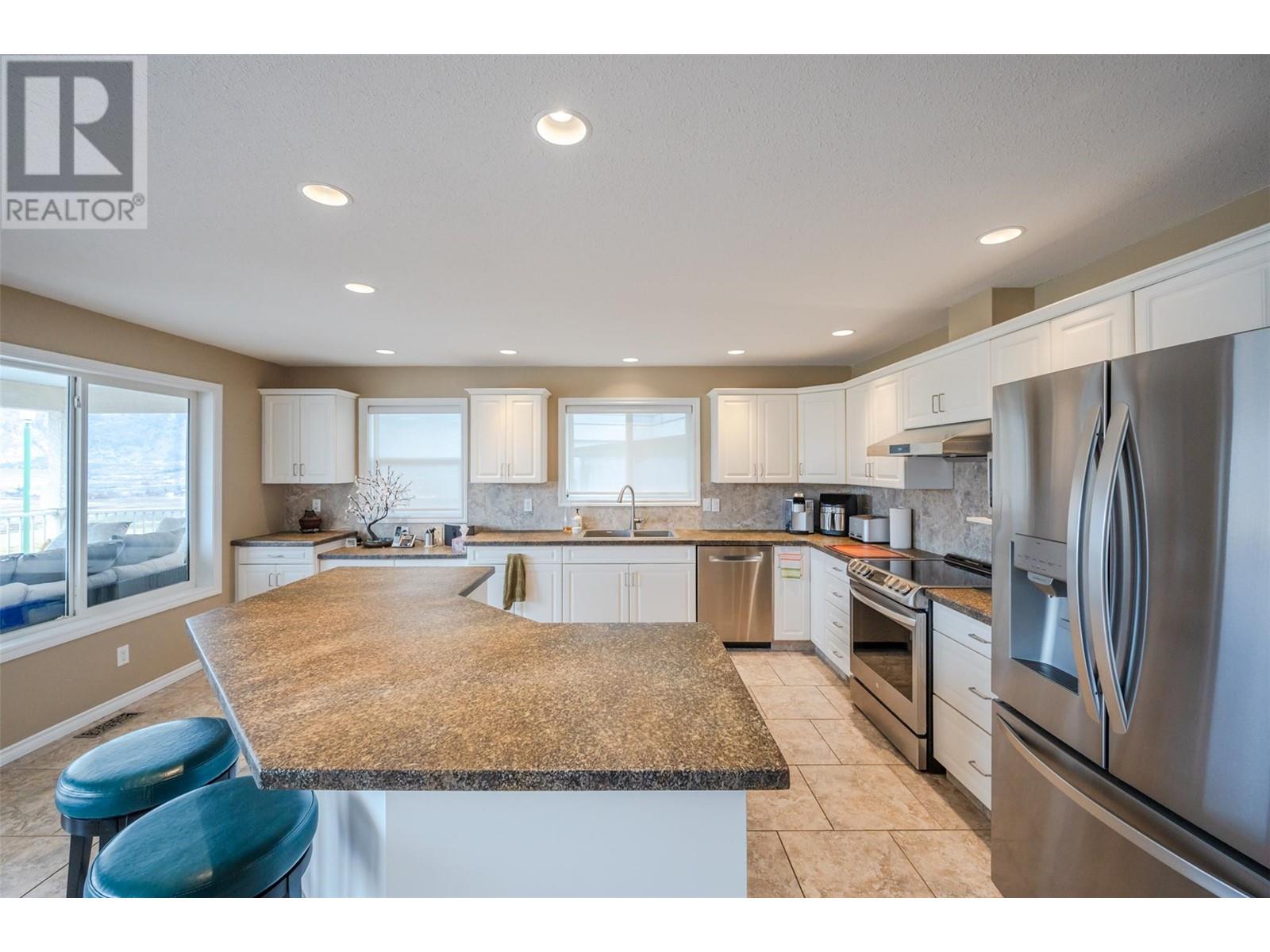  11702 GOLF COURSE Drive, Osoyoos