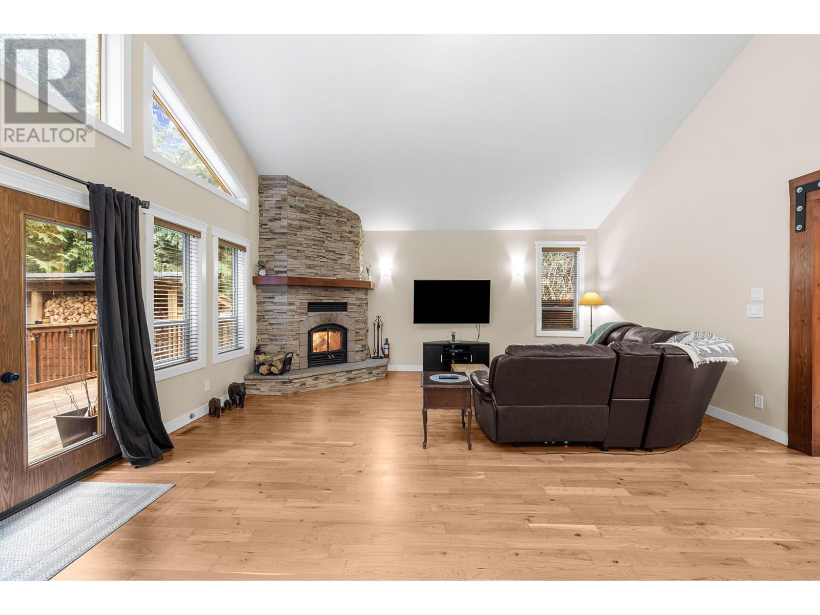 1782 DEPOT ROAD, Squamish real estate listing R2977710