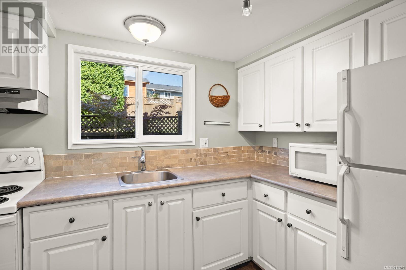16 3981 Nelthorpe Street, Saanich
