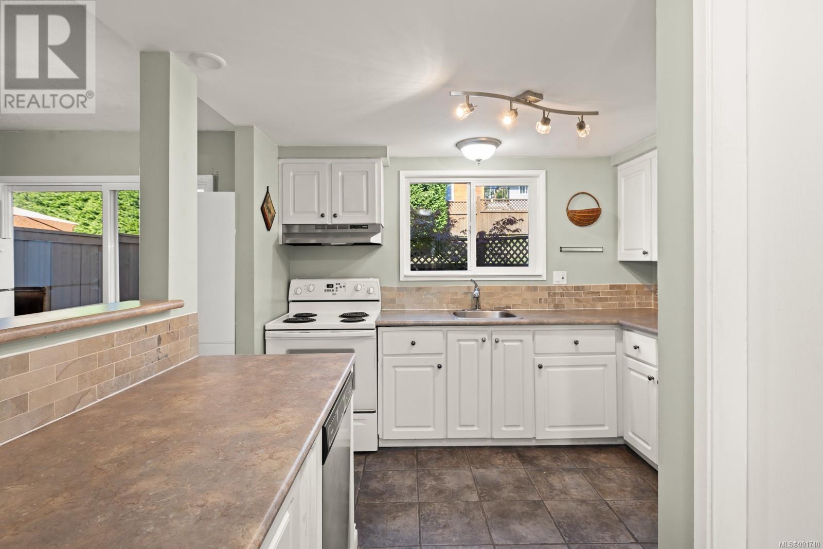 16 3981 Nelthorpe Street, Saanich