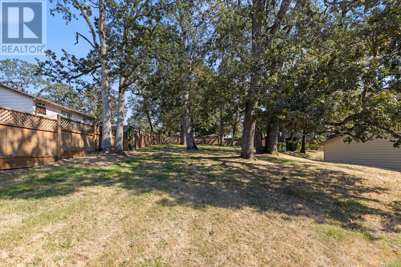 16 3981 Nelthorpe Street, Saanich