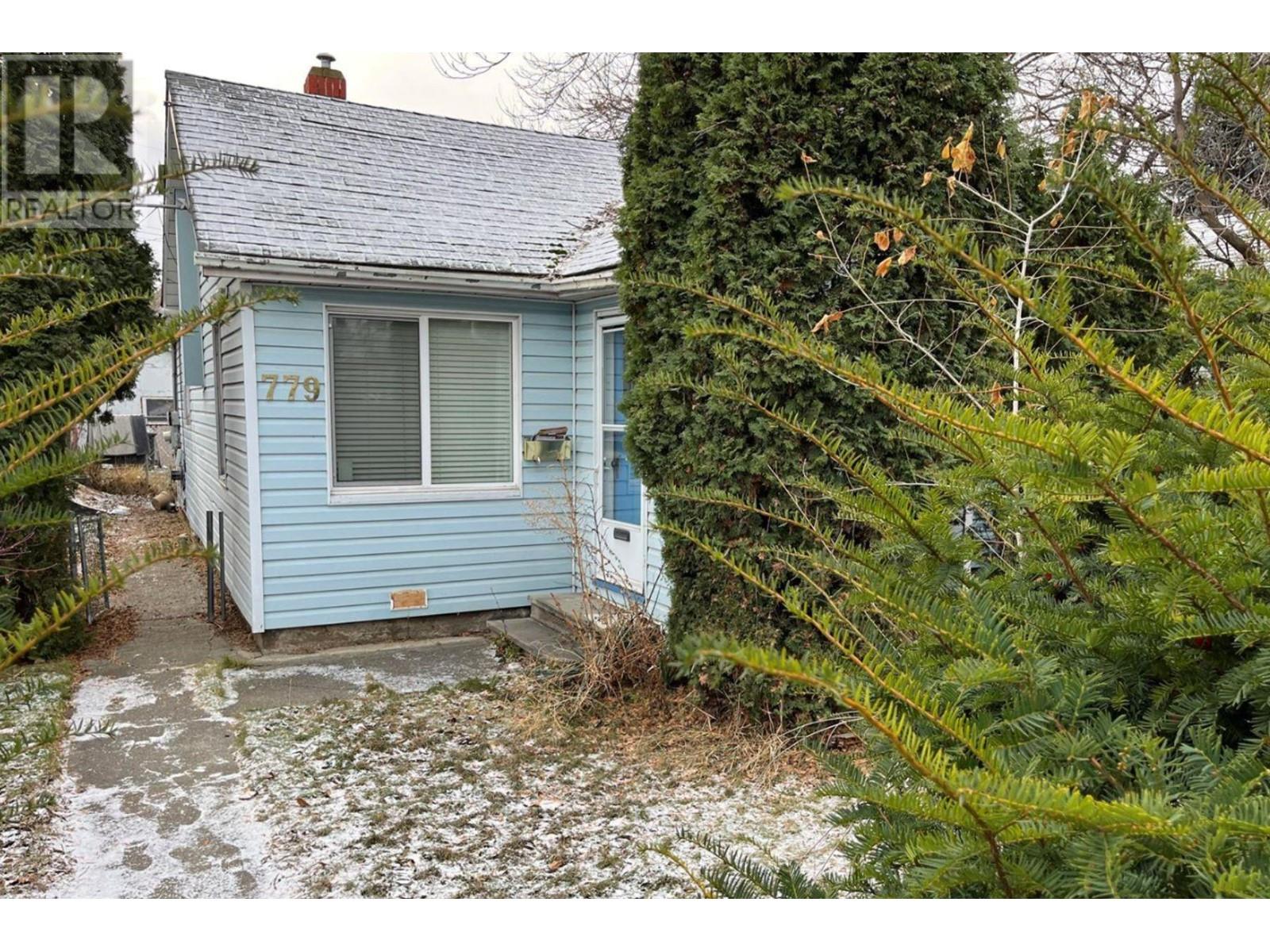Photo 2 of 803 Clement Avenue, Kelowna BC