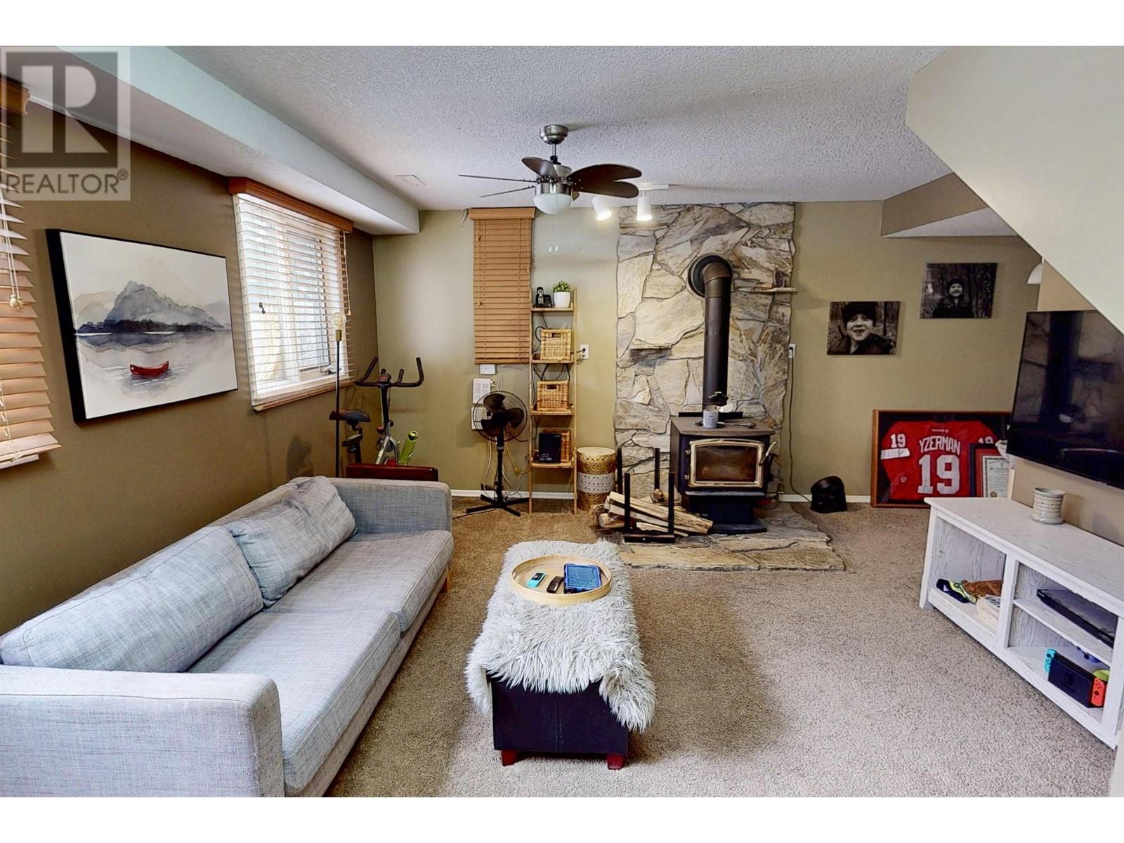 12954 AGNES LANE, Charlie Lake