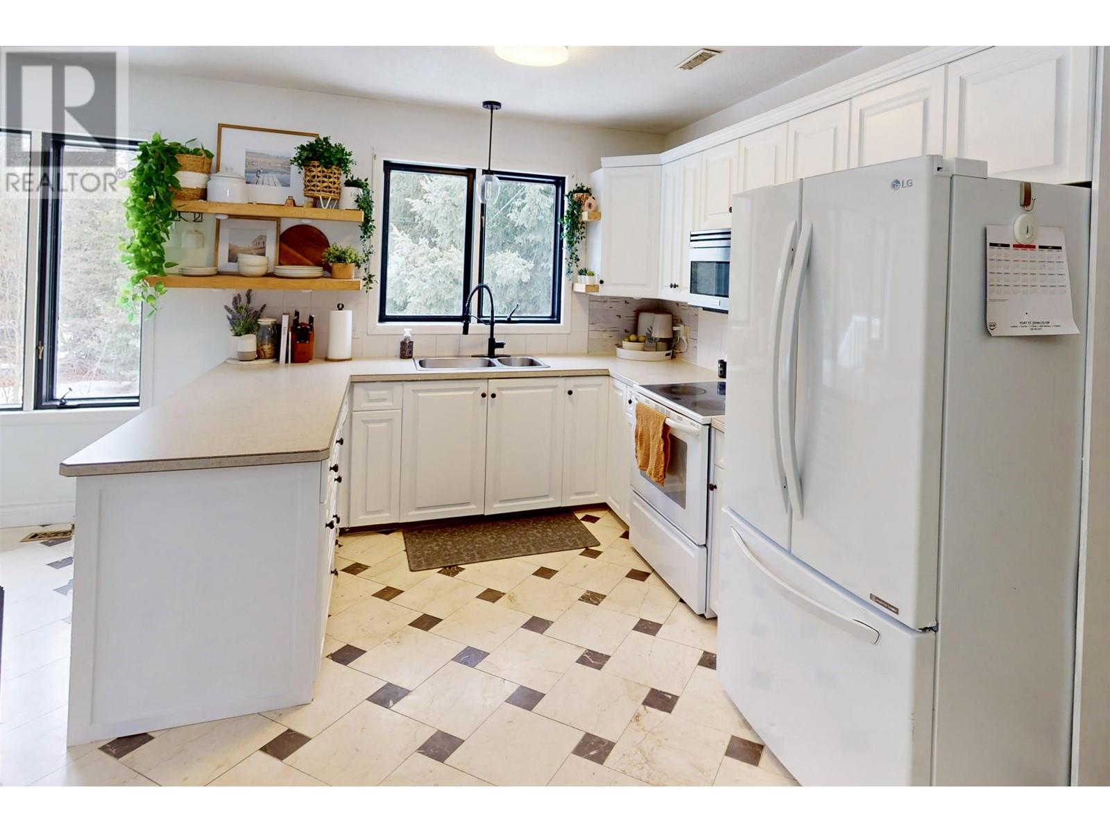 12954 AGNES LANE, Charlie Lake