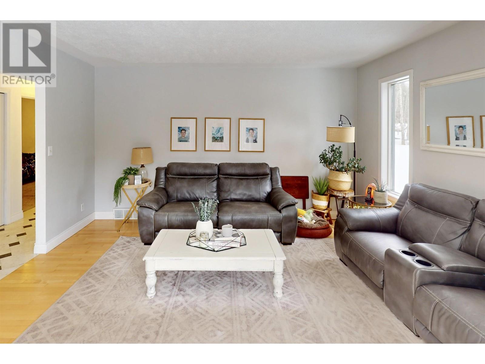 12954 AGNES LANE, Charlie Lake