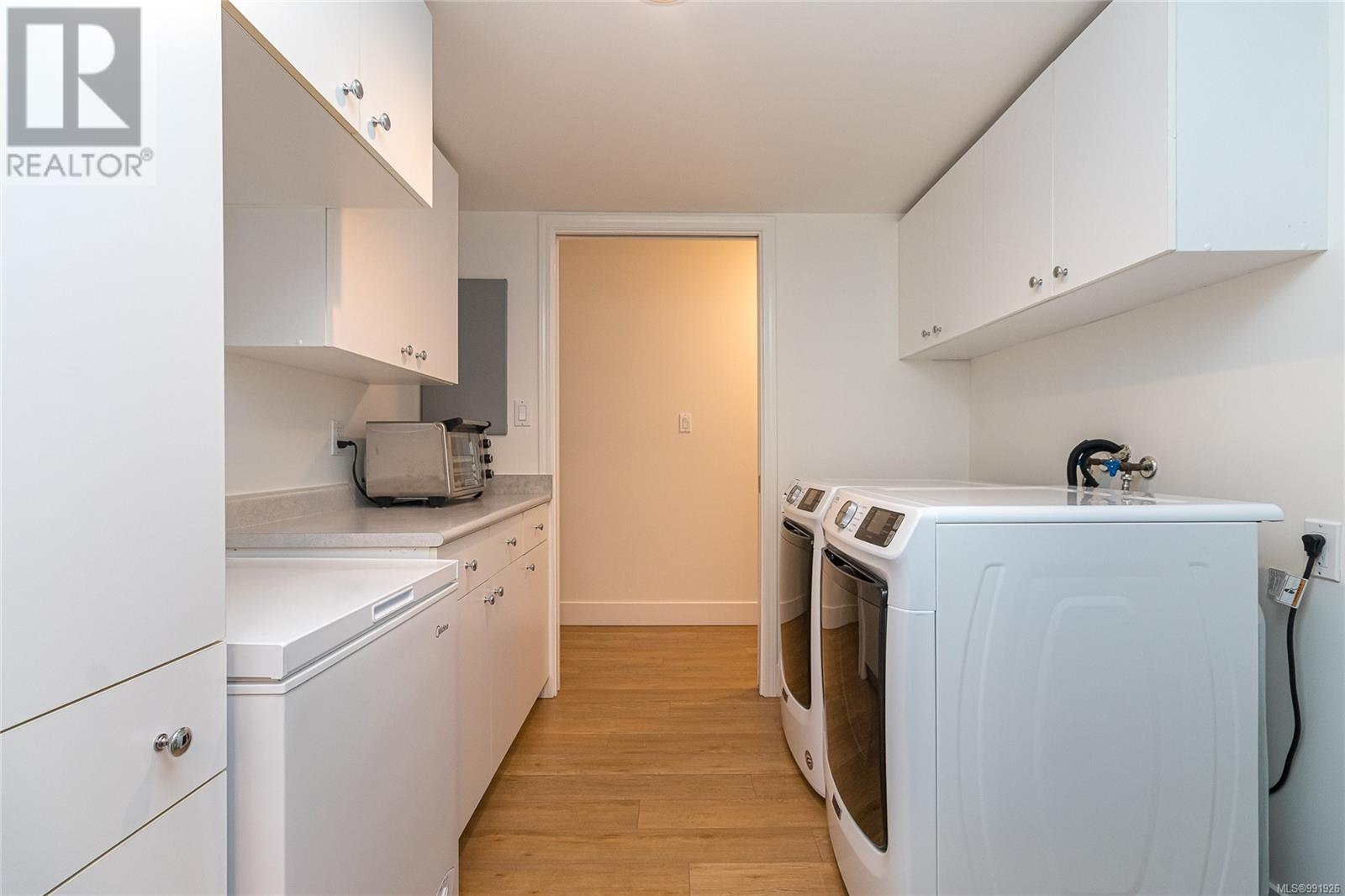 209 5110 Cordova Bay Road, Saanich