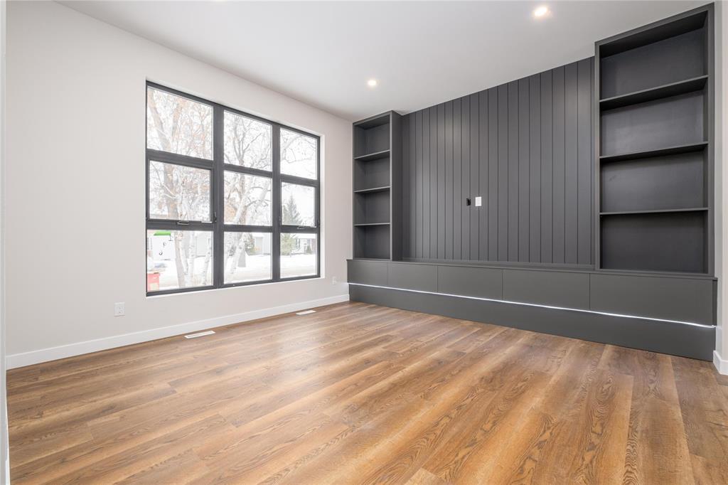 Photo 2 of 151 Renfrew Street, Winnipeg MB