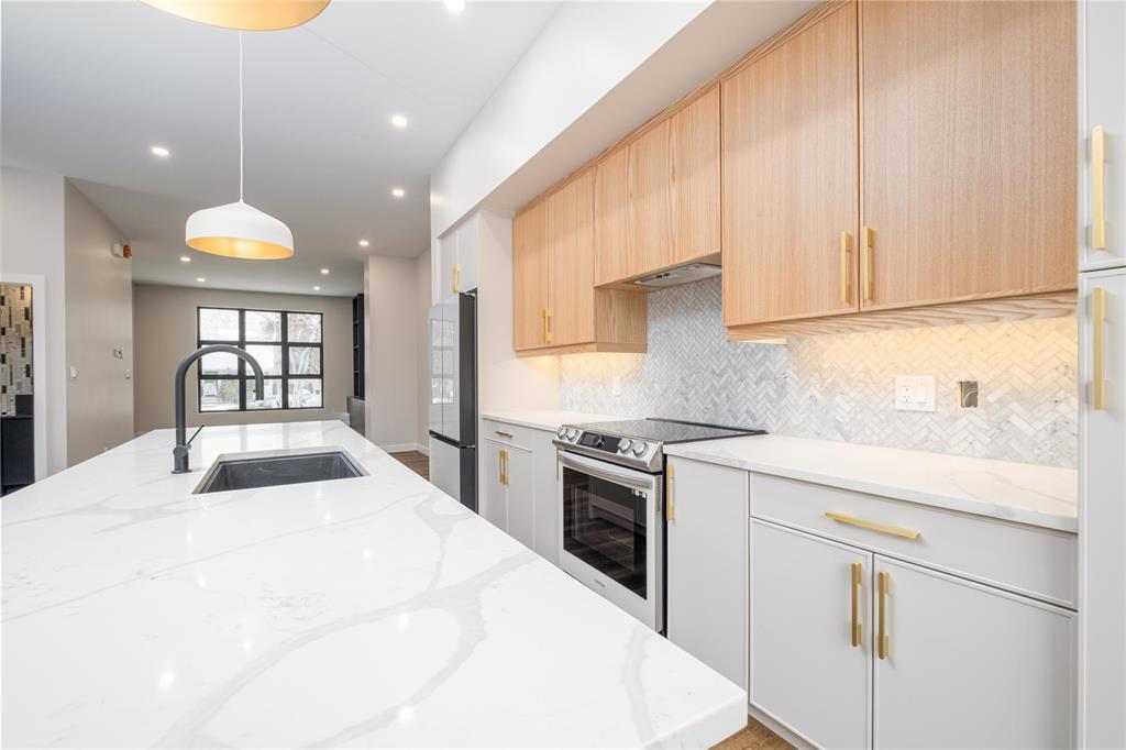 Photo 7 of 151 Renfrew Street, Winnipeg MB