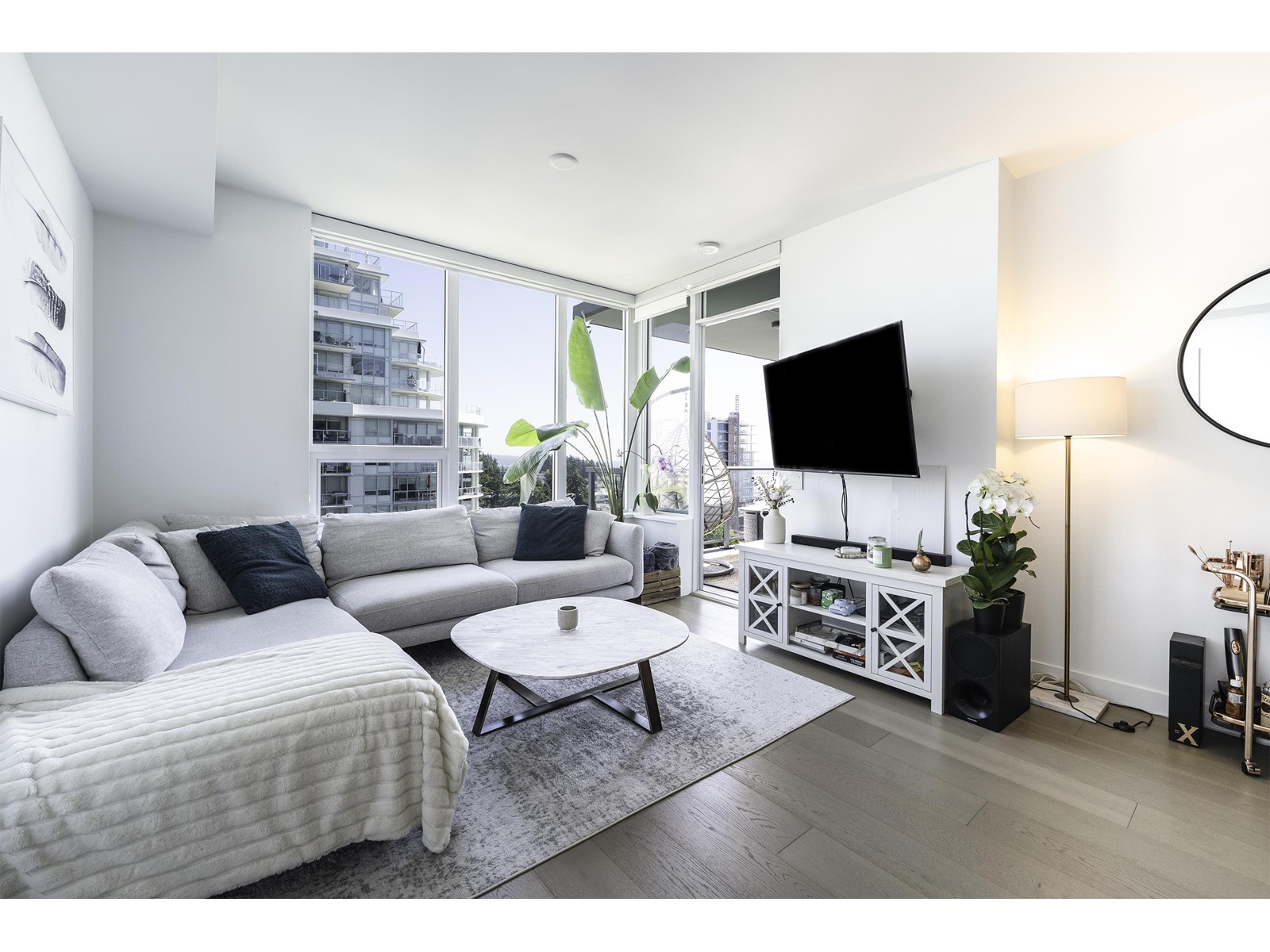 805 15165 THRIFT AVENUE, White Rock real estate listing R2977787
