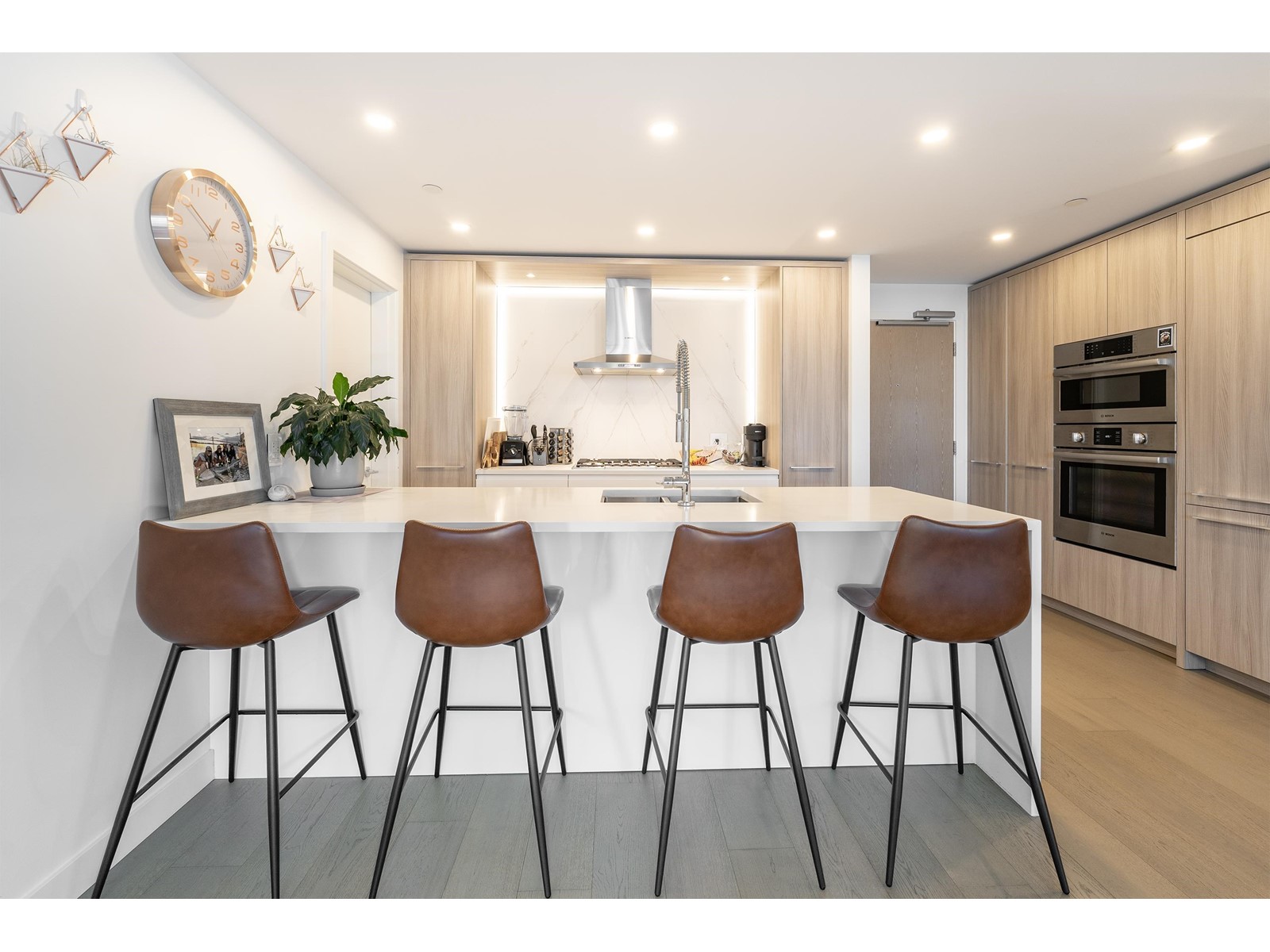 805 15165 THRIFT AVENUE, White Rock real estate listing R2977787