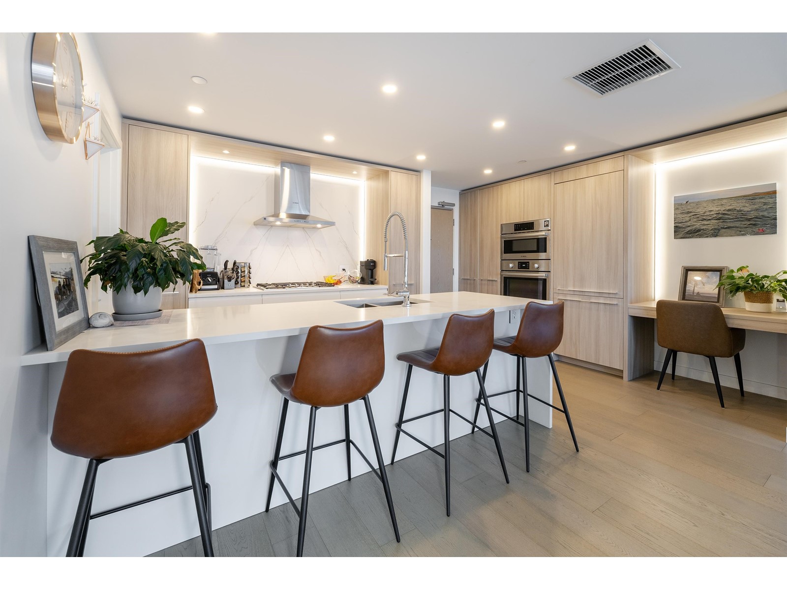 805 15165 THRIFT AVENUE, White Rock real estate listing R2977787