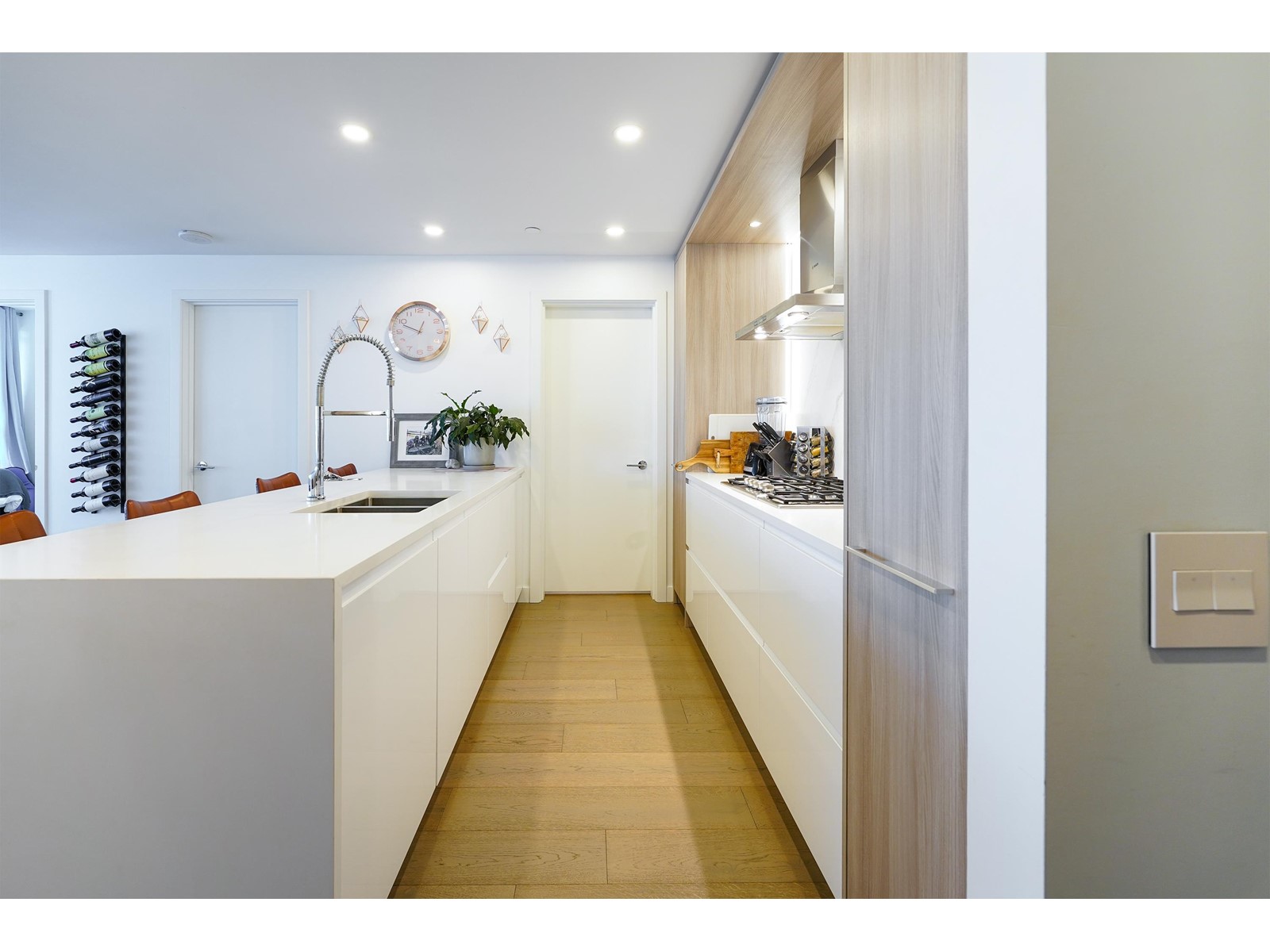 805 15165 THRIFT AVENUE, White Rock real estate listing R2977787