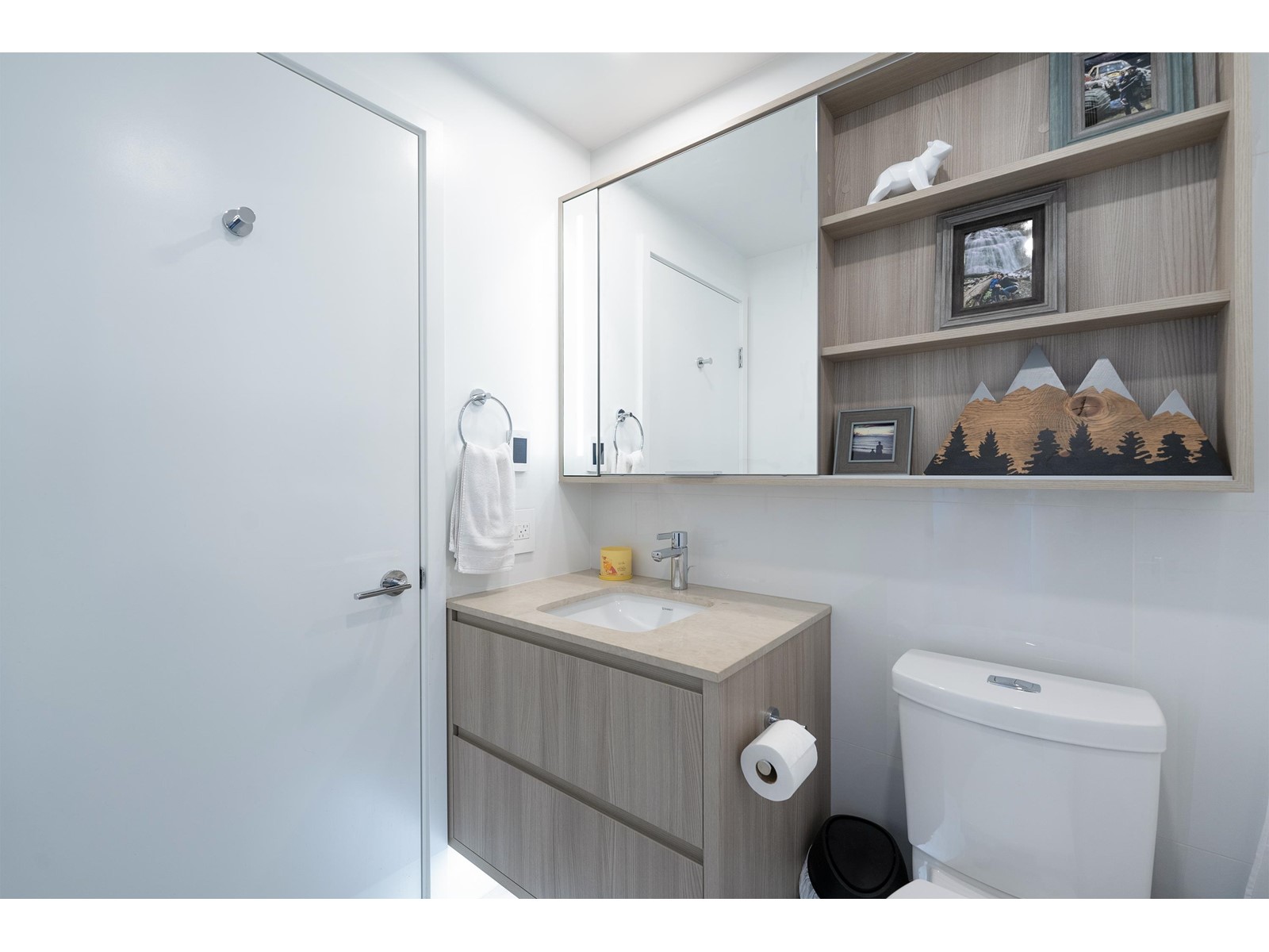 805 15165 THRIFT AVENUE, White Rock real estate listing R2977787