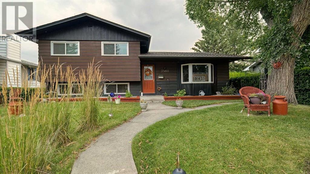 Single Family House 3 Level for Sale in   Street NW Huntington Hills Calgary 