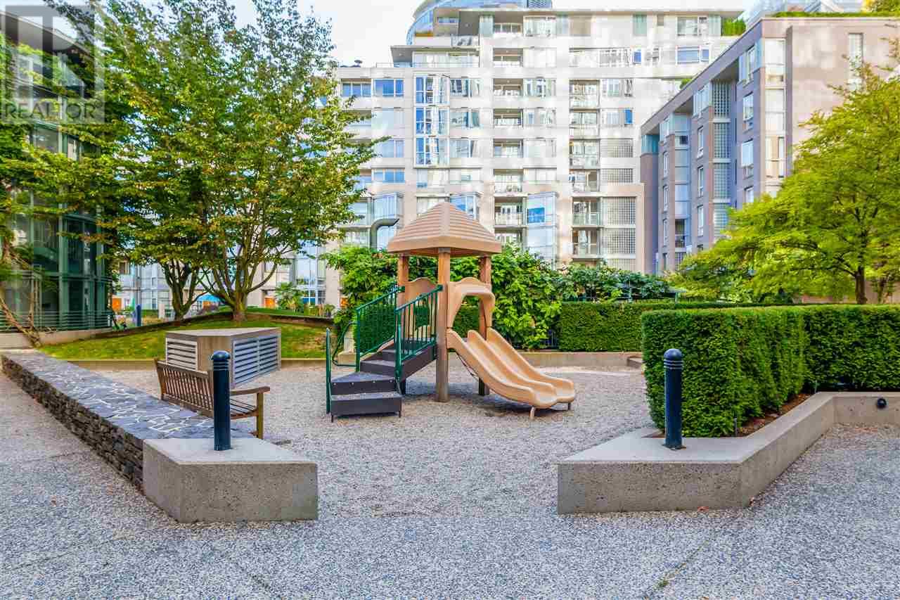 907 1288 MARINASIDE CRESCENT, Vancouver real estate listing R2974432