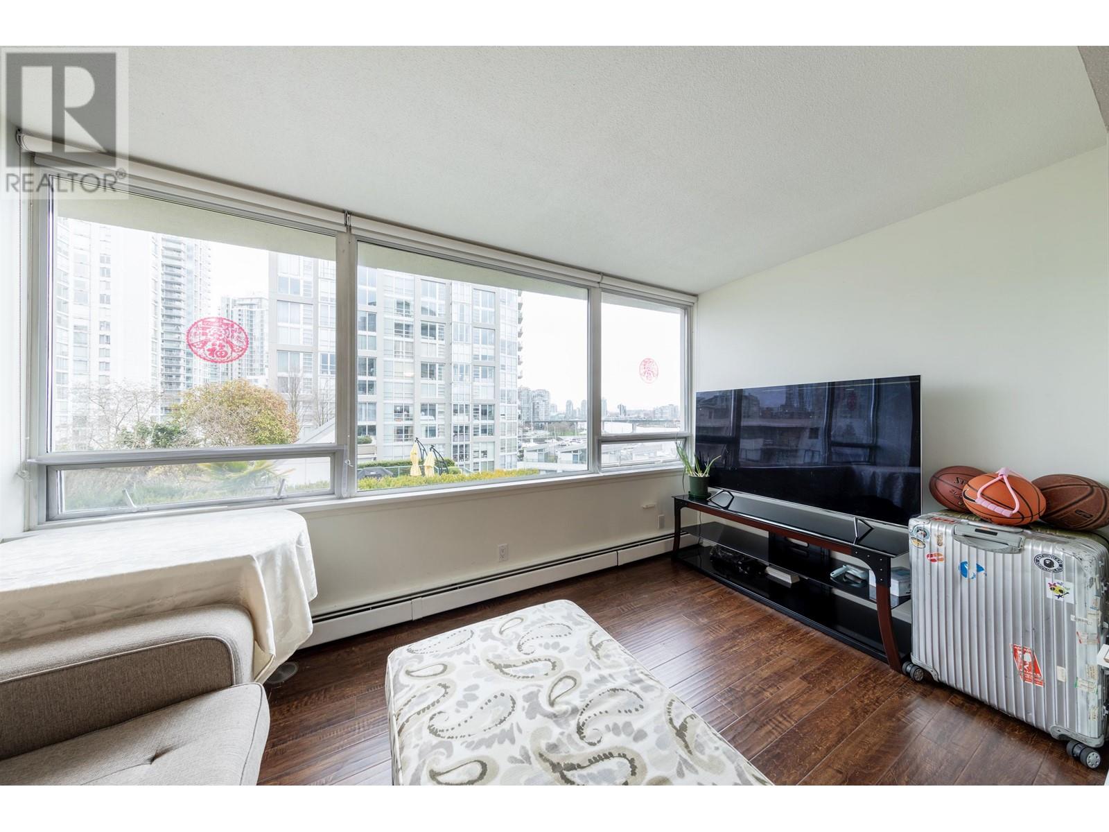 907 1288 MARINASIDE CRESCENT, Vancouver real estate listing R2974432