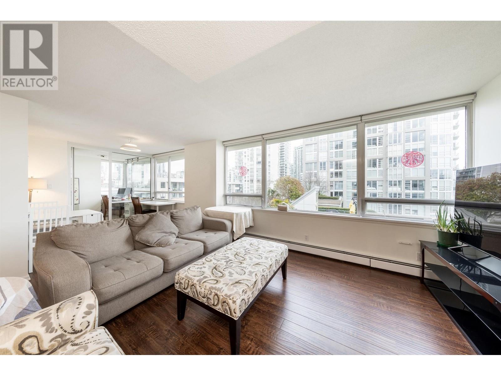 907 1288 MARINASIDE CRESCENT, Vancouver real estate listing R2974432
