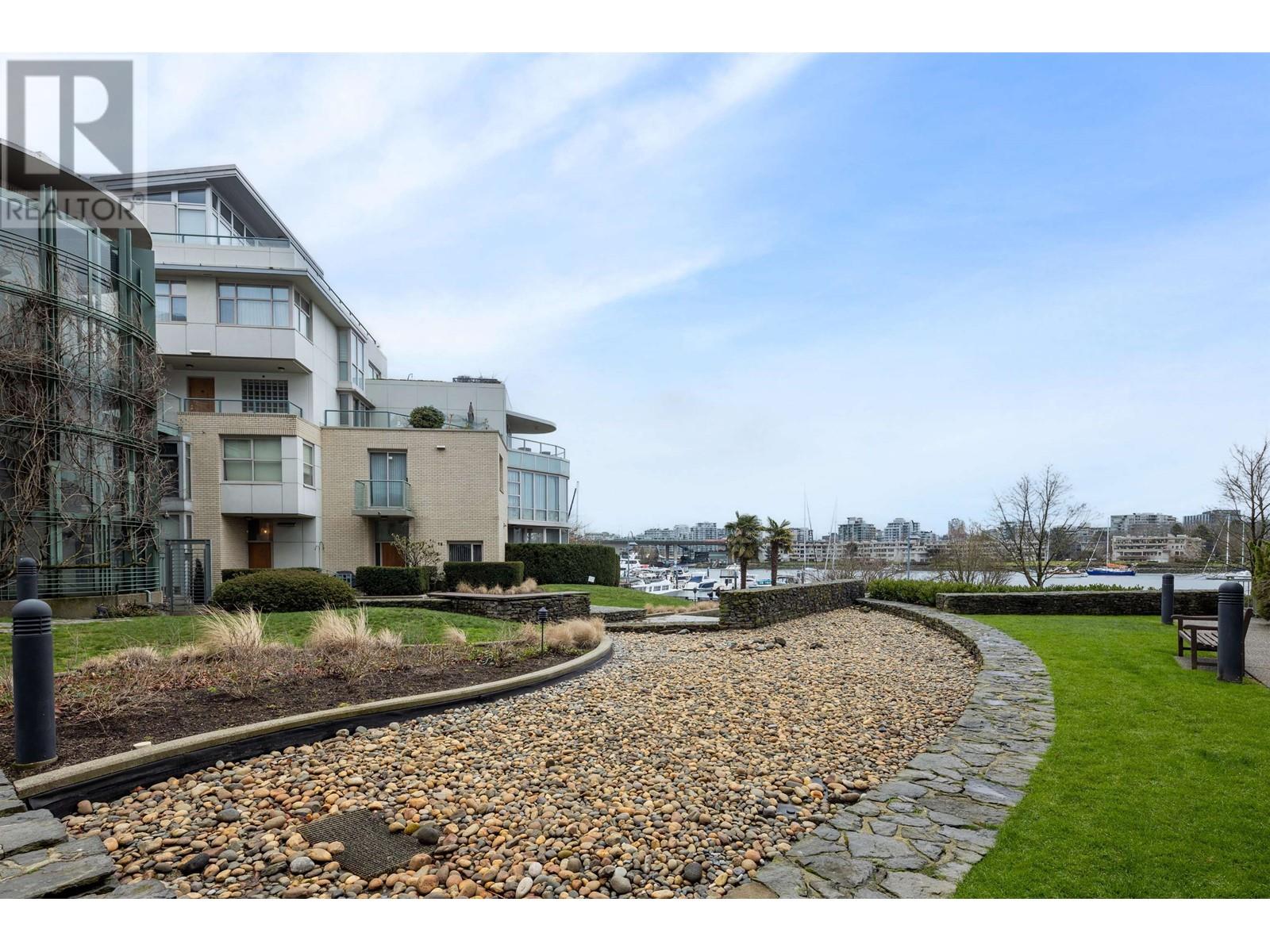 907 1288 MARINASIDE CRESCENT, Vancouver real estate listing R2974432