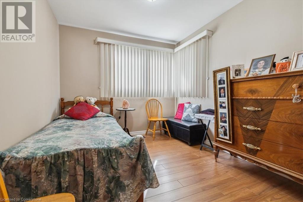 Photo 22 of 40 Purnell Drive, Hamilton ON